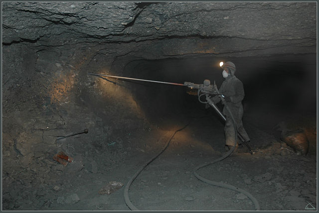 В Кузбассе уволили двух начальников шахты за нарушения требований безопасности