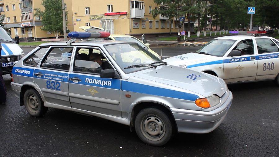 Видео: в Кемерове 19-летний сторож обокрал СТО и угнал автомобиль