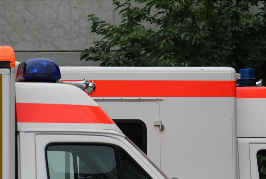 В Кузбассе на трассе в лобовом столкновении двух грузовиков погибли три человека