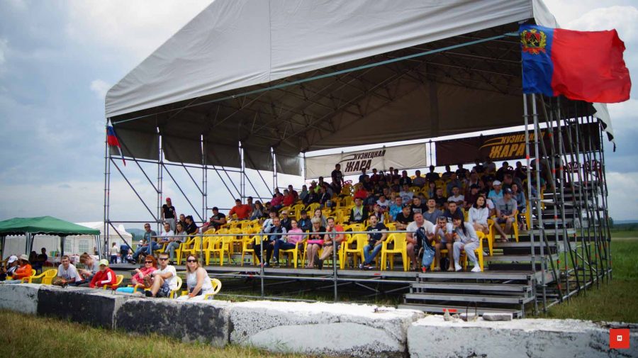 В Новокузнецке состоялись соревнования по дрэг-рейсингу «Кузнецкая жара»