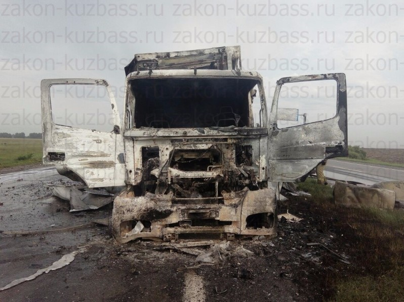 В ДТП со сгоревшей фурой на кузбасской трассе пострадал один человек