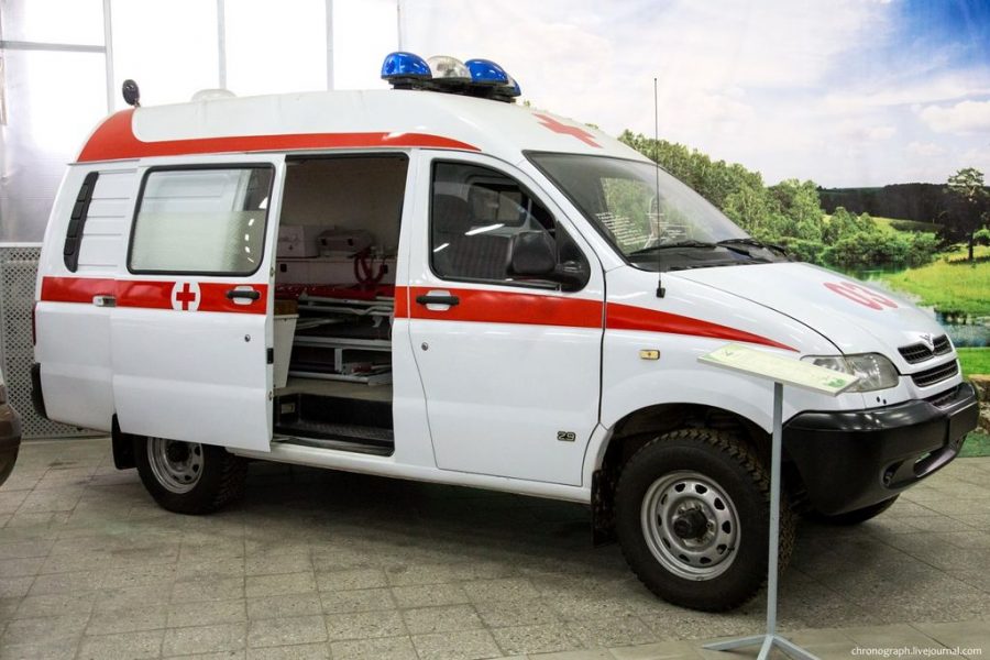 В Кемерове водитель «легковушки» травмировался в ДТП с микроавтобусом