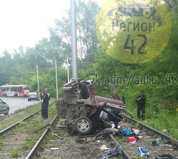 В смертельнос ДТП на Логовом шоссе в Кемерове погиб 32-летний мужчина