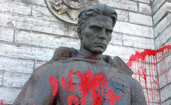 В Польше утвердили закон о сносе советских памятников