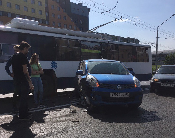 ДТП с троллейбусом затруднило движение в Центральном районе Кемерова