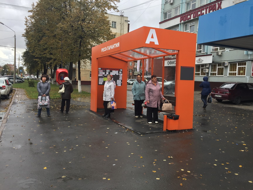В Центральном районе Кемерова установили новый остановочный павильон