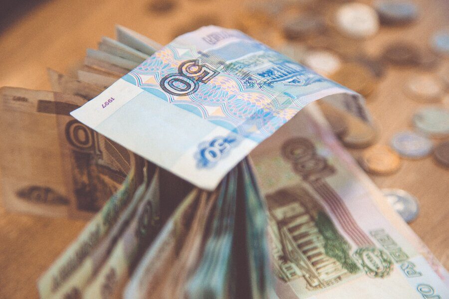 Кузбасс обогнал пять регионов СФО по уровню средней зарплаты