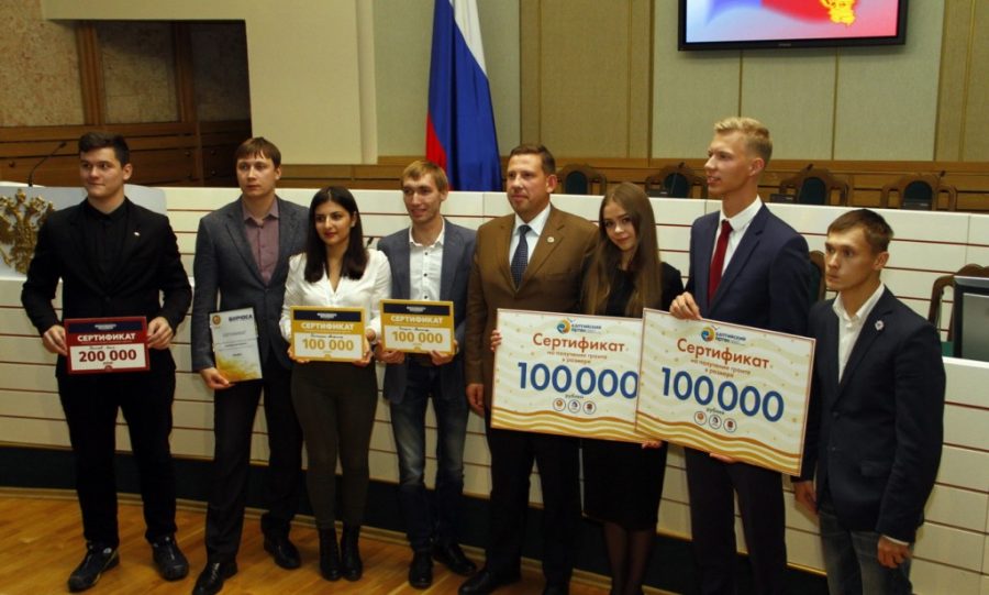 Кузбассовцы получили 900 тысяч рублей на реализацию своих соцпроектов