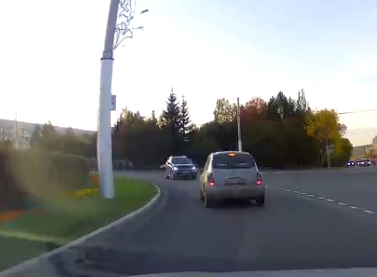Кемеровчанин снял на видео лихача, проехавшего по «встречке» по кольцу