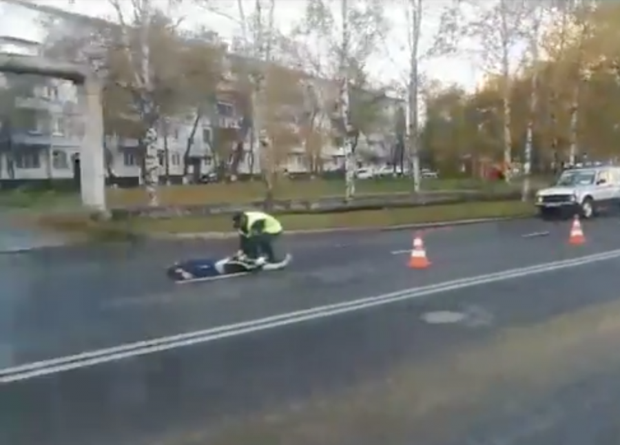 Видео: в Кемерове на Октябрьском водитель Mitsubishi насмерть сбил пешехода