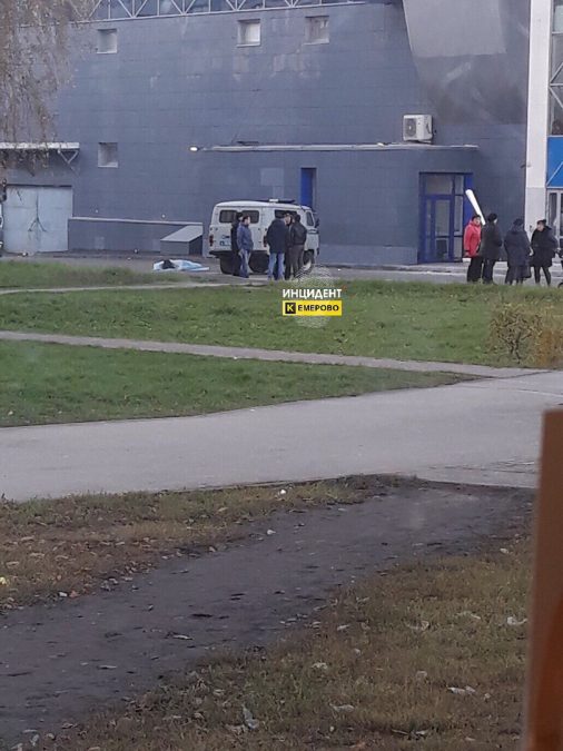 В Кемерове возле ТЦ «Север» умерла девушка