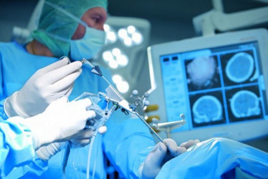 Кузбасские нейрохирурги провели уникальную операцию на мозге