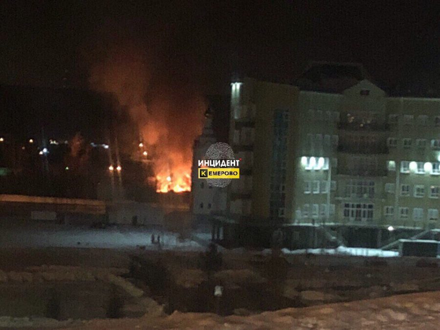 Крупный пожар в Центральном районе Кемерова сняли на видео