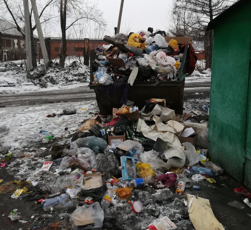 «Тоже на карантине?»: кузбассовцы вновь жалуются на работу мусорных операторов