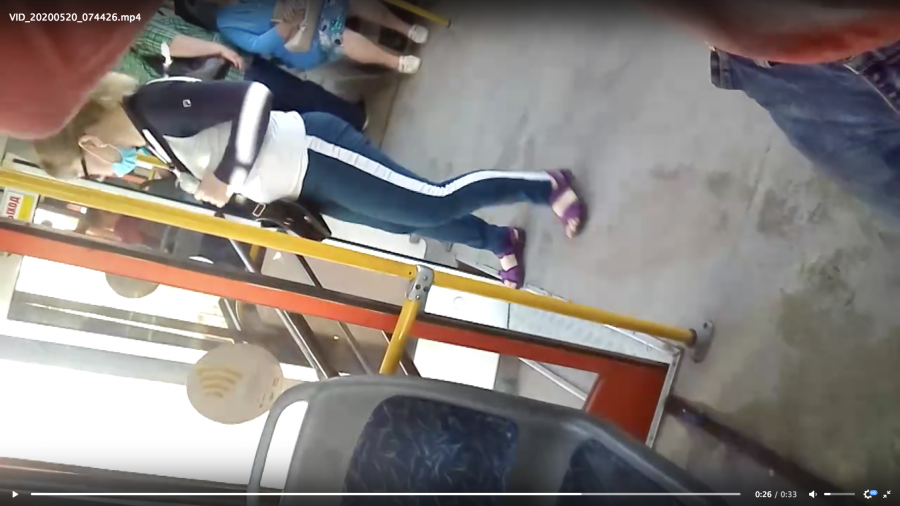 Видео: в Кемерове кондуктор выгнала пассажира из автобуса и забрала проездной