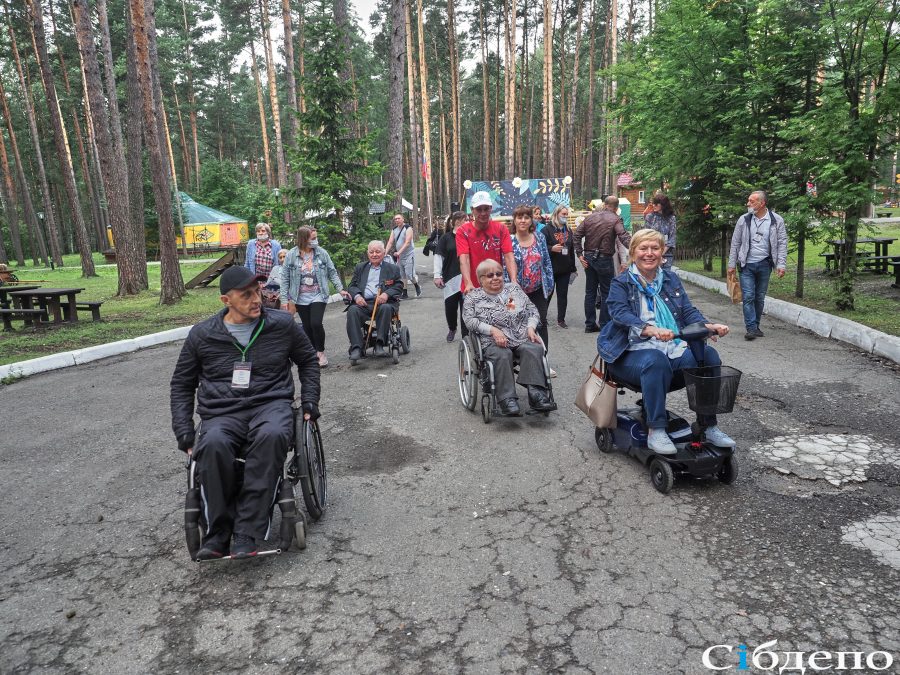 «Такую технику видел впервые»: в «Томской писанице» начали проводить экскурсии на инвалидных колясках и гироскутерах