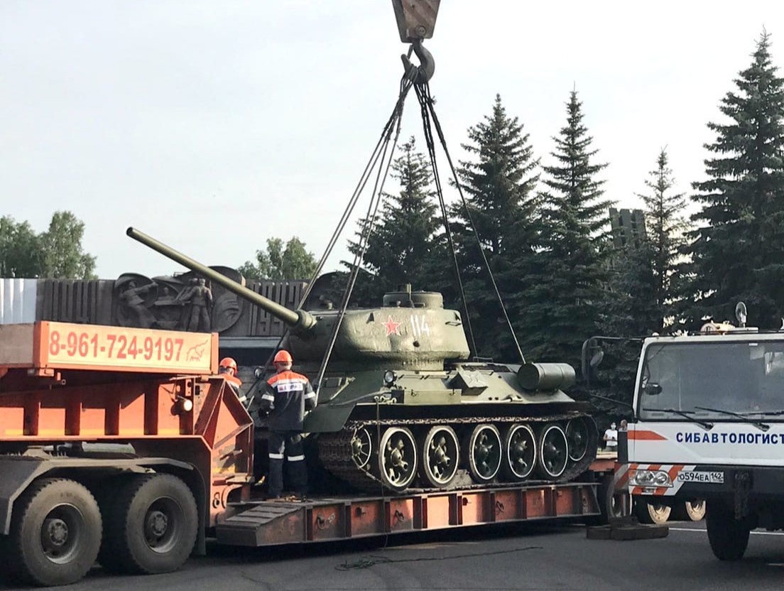 В Новокузнецке танк Т-34 вернулся на площадь Побед