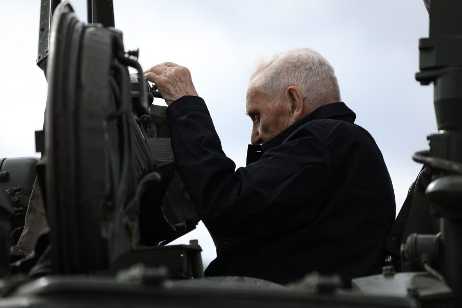 Ветерана Великой Отечественной покатали на танке по Кемерову