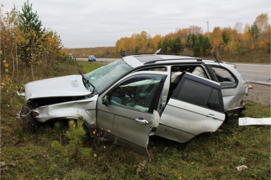 Водитель BMW без прав устроил смертельное ДТП в Кузбассе