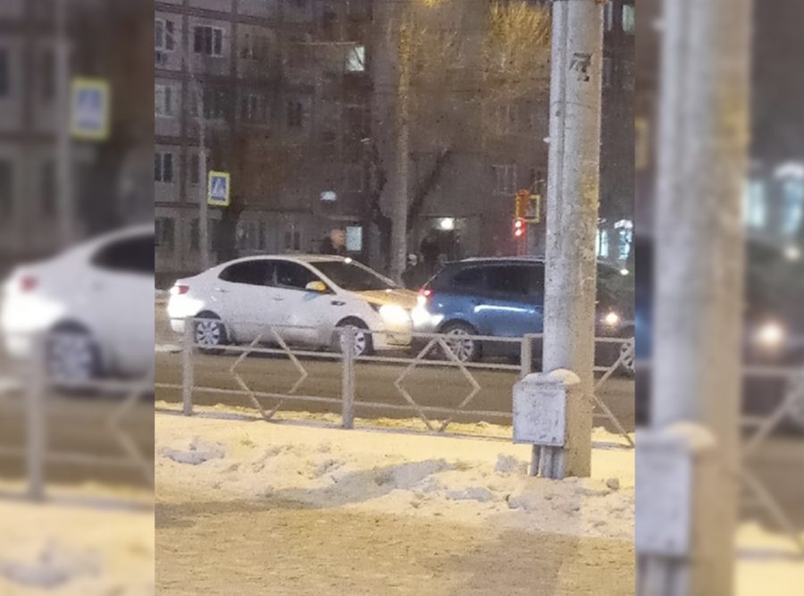 В Кемерове такси попало в тройное ДТП