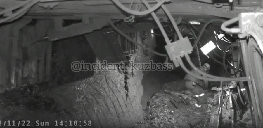 В сети появились страшные кадры гибели рабочего в новокузнецкой шахте