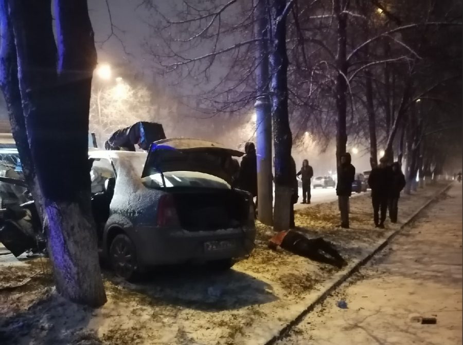 Один погиб и двое ранены в жёстком ДТП в центре Кемерова